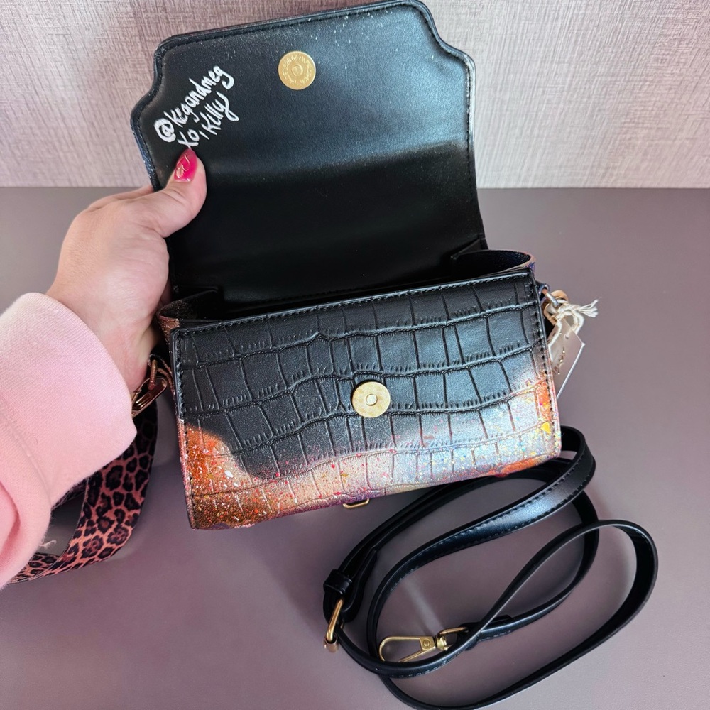 Hand Painted Artsy Purse w/ Detachable Crossbody Strap - Picture 5 of 11
